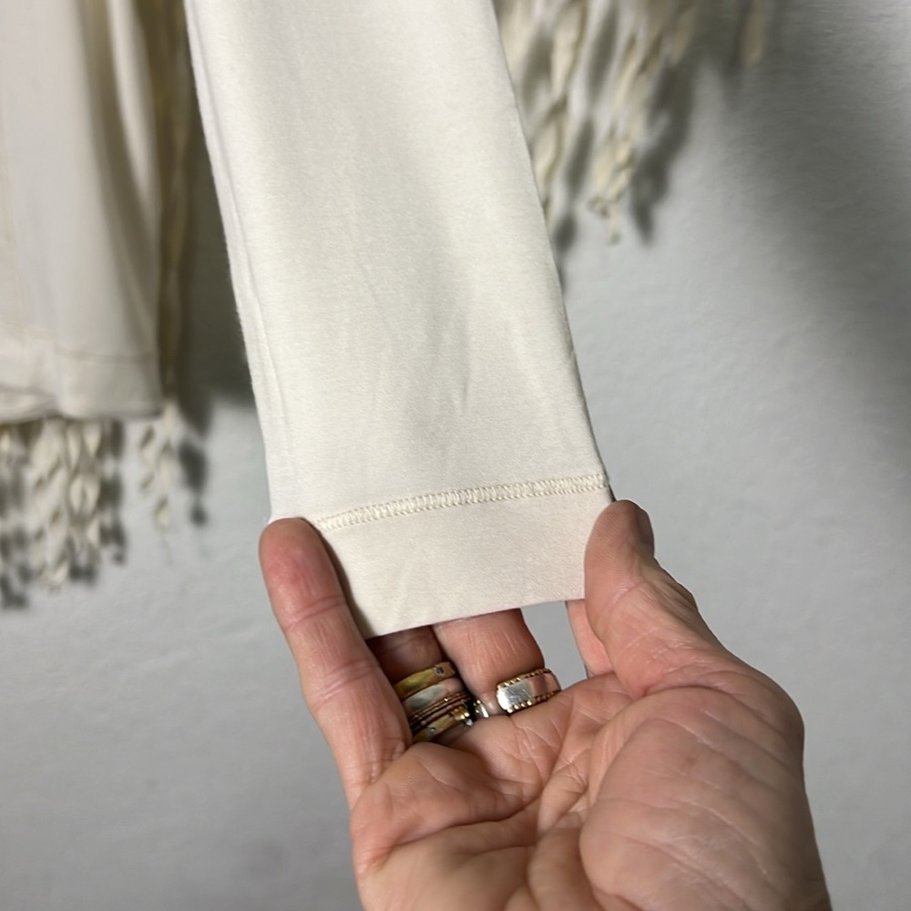 Lululemon NWOT Cream Long Sleeve Tee Pleat Back Size 2 - Picture 3 of 9